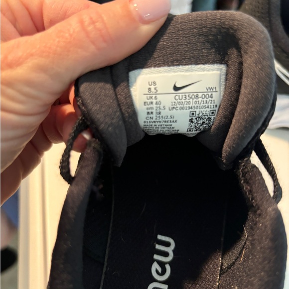 Nike Black and White Sneakers - Picture 4 of 5